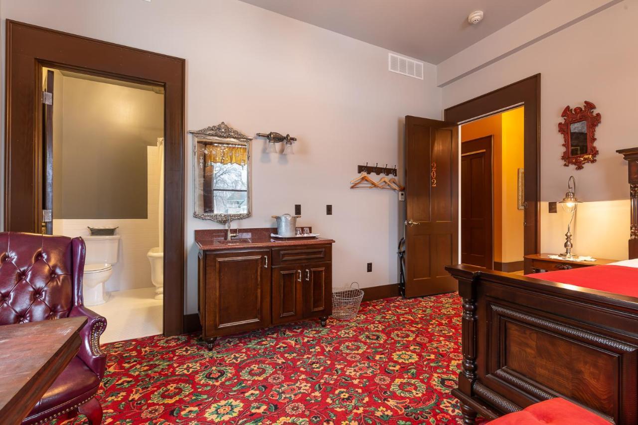 Inn Steele Mansion & Gathering Hub Painesville