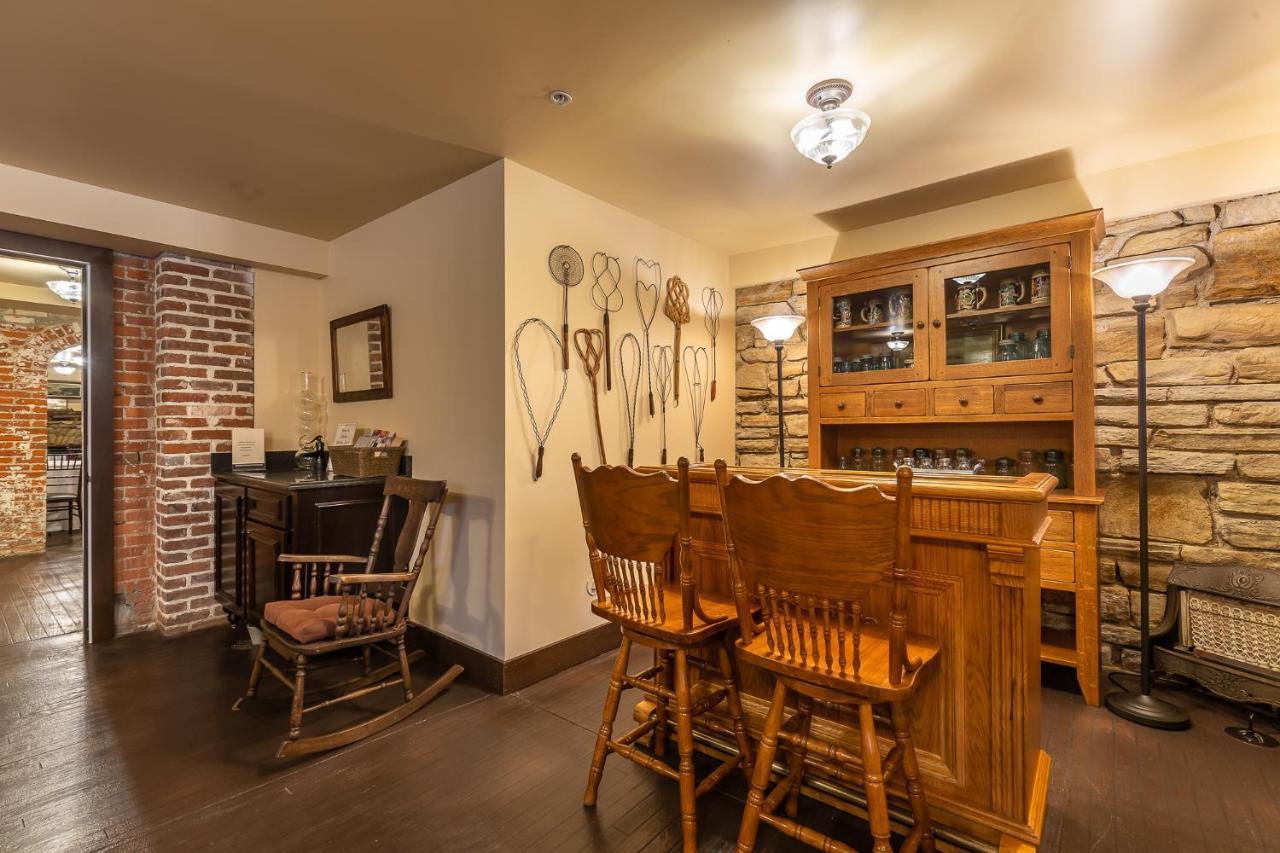 Inn Steele Mansion & Gathering Hub Painesville