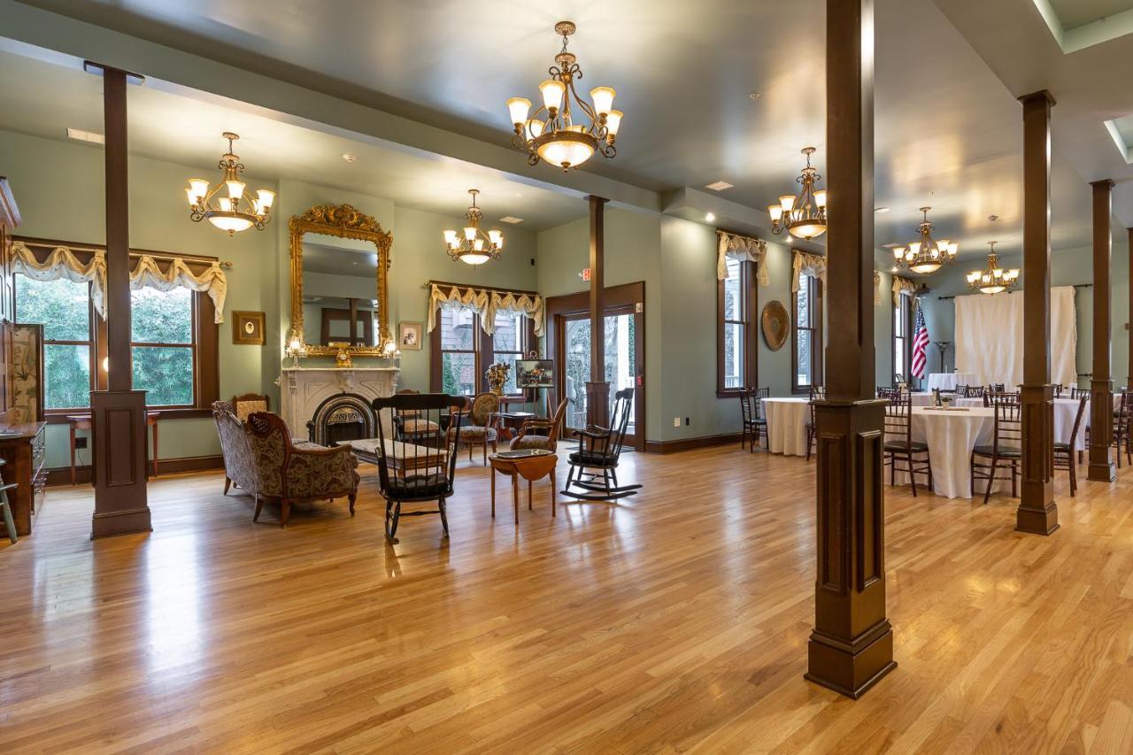 Steele Mansion & Gathering Hub 4* Painesville